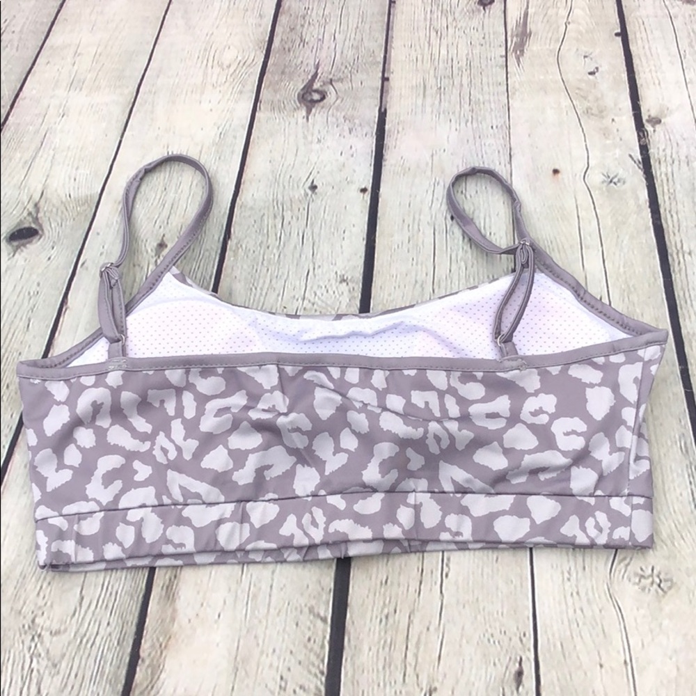 ๐ค Emma Gray Leopard Print Workout Set ๐ค - Picture 4 of 15